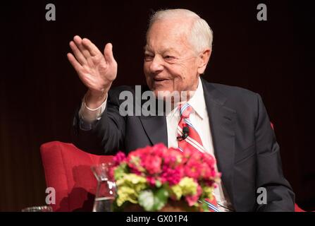 Erfahrener Journalist Bob Schieffer spricht über seine Karriere während einer Veranstaltung an der LBJ Presidential Library 21. Januar 2016 in Austin, Texas. Stockfoto