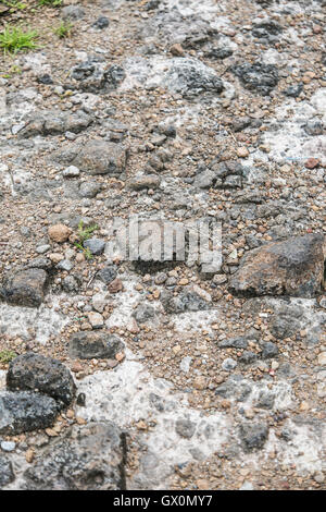 Perspektivische Ansicht auf den felsigen Pebble Oberfläche, Stein Hintergrund oder Textur, Kiesstrand, Berg Off Road Hintergrund Stockfoto