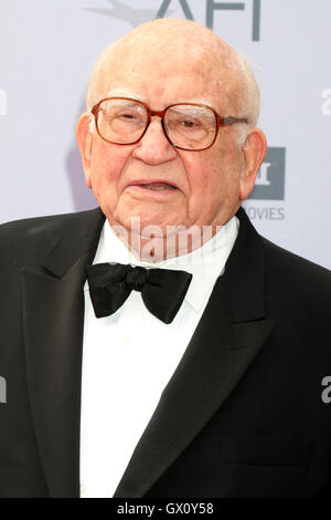 American Film Institute 44. Life Achievement Award Gala Hommage an John Williams im Dolby Theater auf 9. Juni 2016 in Los Angeles, CA mit: Ed Asner Where: Los Angeles, California, Vereinigte Staaten von Amerika bei: 10. Juni 2016 Stockfoto