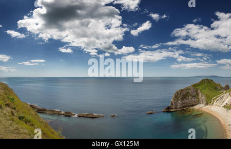 Seelandschaft von Durdle Door in Dorset an einem sonnigen Tag Stockfoto