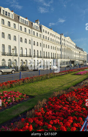 Teppich und Gärten direkt am Meer. Eastbourne. East Sussex. England. UK Stockfoto