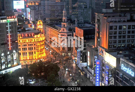 Luftbild auf Geschäftsviertel von Nacht Nanjing Lu Shanghai China Stockfoto