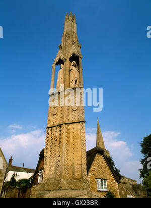 Eleanor Cross, Geddington, Northamptonshire: von Edward ich anlässlich eine Ruhestätte von seiner Königin Körper auf seiner Reise nach Westminster 1290 errichtet. Stockfoto