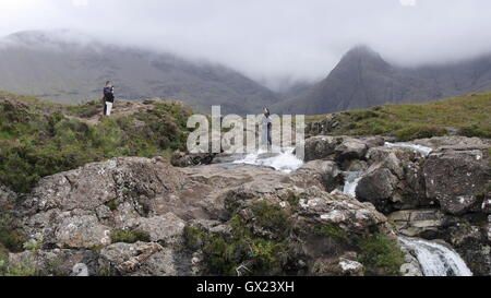 Die Fee-Pools am Fuße des schwarzen Cullins in der Nähe von Glenbrittle Stockfoto