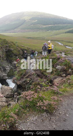 Die Fee-Pools am Fuße des schwarzen Cullins in der Nähe von Glenbrittle Stockfoto