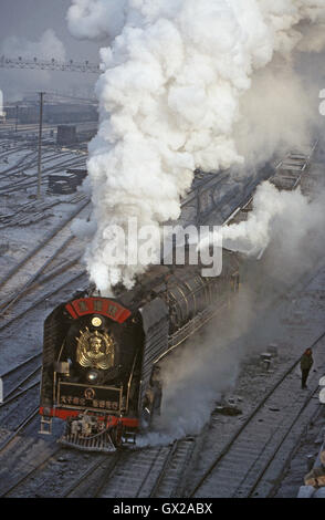 Der Stolz von Harbin war QJ Klasse No.2470 Zhou De, benannt nach einem der Mao Generäle während der Revolution. Fotografiert im Dezem Stockfoto