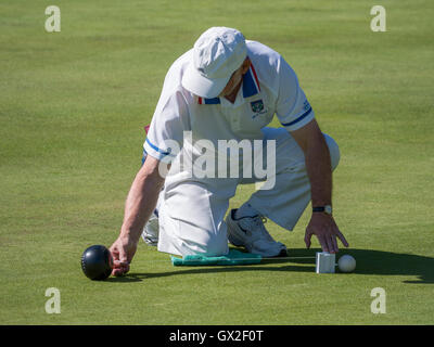 Insel der Dornen, Sussex/UK - 11. SEPTEMBER: Boccia Spiel im Insel Dornen Chelwood Gate in Sussex am 11. September 2016. Unbekannter Mann Stockfoto