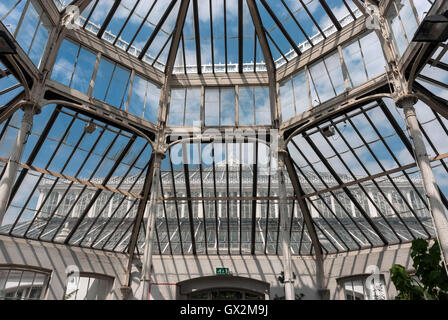 Gemäßigten Haus - viktorianischen Ära Gusseisen Glasshouse – in Kew Gardens, London Stockfoto