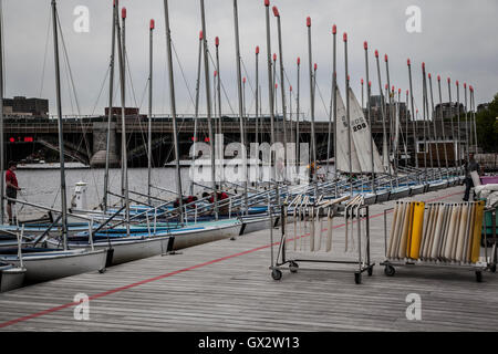 Boston Back Bay mit Segelboot Stockfoto