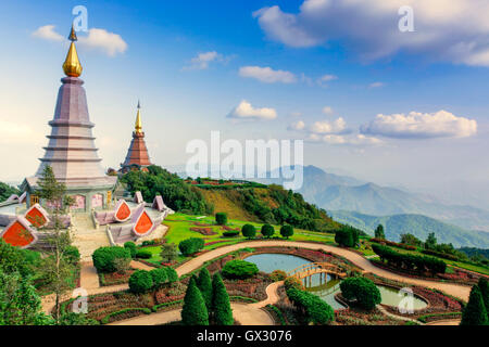 Ein Blick auf die buddhistischen Tempel an der Doi Inthanon National Park, in der Nähe von Chiang Mai im Norden von Thailand Stockfoto