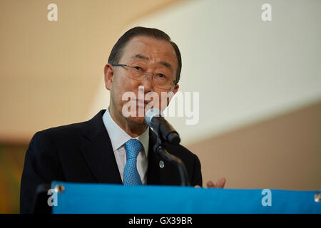 New York, Vereinigte Staaten von Amerika. 14. Sep, 2016. USA: UN-Generalsekretär Ban Ki-Moon eröffnet offiziell die Zeitmaschine bei den Vereinten Nationen. Das unterstreicht die Bedeutung von Daten und Eingliederung von Kindern in den Missionen auf der ganzen Welt. Bildnachweis: Mark Sullivan/Alamy Live-Nachrichten Stockfoto