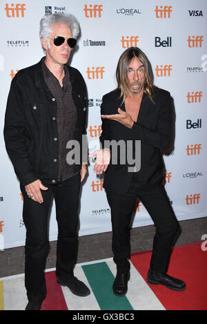Toronto, Ontario, Kanada. 14. Sep, 2016. Regisseur JIM JARMUSCH und IGGY POP Musiker besuchen "Gimme Gefahr" Premiere während der 2016 Toronto International Film Festival im Ryerson Theatre am 14. September 2016 in Toronto, Kanada Kredit: Igor Vidyashev/ZUMA Draht/Alamy Live News Stockfoto