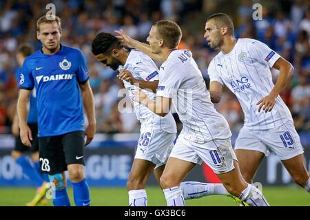 Stadion Jan Breydel, Brügge, Belgien. 14. Sep, 2016. Fußball-UEFA Cahmpions League. FC Brügge gegen Leicester City. Riyad Mahrez Mittelfeldspieler von Leicester City FC feiert die Strafe Credit scoring: Action Plus Sport/Alamy Live News Stockfoto