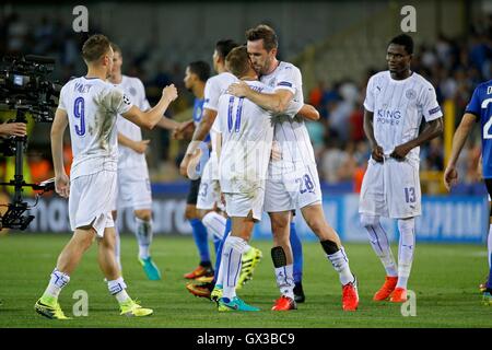 Stadion Jan Breydel, Brügge, Belgien. 14. Sep, 2016. Fußball-UEFA Cahmpions League. FC Brügge gegen Leicester City. Christian Fuchs Verteidiger von Leicester City FC und Marc Albrighton Mittelfeldspieler von Leicester City FC feiert Credit: Action Plus Sport/Alamy Live News Stockfoto