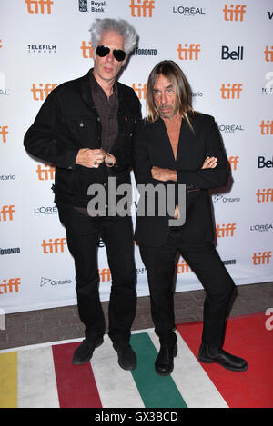 Toronto, Ontario, Kanada. 14. Sep, 2016. Regisseur JIM JARMUSCH und IGGY POP Musiker besuchen "Gimme Gefahr" Premiere während der 2016 Toronto International Film Festival im Ryerson Theatre am 14. September 2016 in Toronto, Kanada Kredit: Igor Vidyashev/ZUMA Draht/Alamy Live News Stockfoto