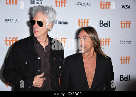 Toronto, Ontario, Kanada. 14. Sep, 2016. Regisseur JIM JARMUSCH und IGGY POP Musiker besuchen "Gimme Gefahr" Premiere während der 2016 Toronto International Film Festival im Ryerson Theatre am 14. September 2016 in Toronto, Kanada Kredit: Igor Vidyashev/ZUMA Draht/Alamy Live News Stockfoto