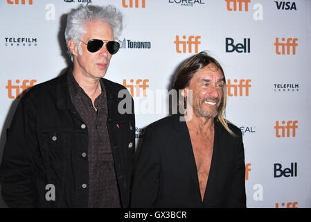 Toronto, Ontario, Kanada. 14. Sep, 2016. Regisseur JIM JARMUSCH und IGGY POP Musiker besuchen "Gimme Gefahr" Premiere während der 2016 Toronto International Film Festival im Ryerson Theatre am 14. September 2016 in Toronto, Kanada Kredit: Igor Vidyashev/ZUMA Draht/Alamy Live News Stockfoto
