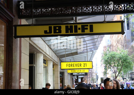 Sydney, Australien. 14. September 2016. JB Hi-Fi-Elektronik-Händler plant, Elektronik und Haushaltsgeräte Händler The Good Guys zu erwerben. Im Bild: JB Hi-Fi-Beschilderung in der Pitt Street Mall, Sydney. Bildnachweis: Richard Milnes/Alamy Live-Nachrichten Stockfoto