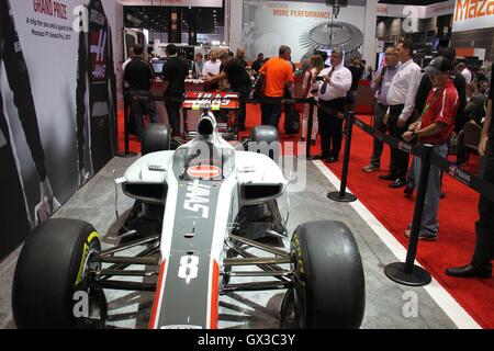 Chicago, USA. 14. Sep, 2016. Foto aufgenommen am 14. September 2016 zeigt die Tools und Komponenten für die F1-Autos auf der Messe in Chicago, USA. Die International Manufacturing Technology Show ist eines der größten Industriemessen in der Welt, mit mehr als 2000 Aussteller und 114.147 Registranten. Es ist vom 12 Sept. bis 17 im McCormick Place in Chicago statt. © Wang Ping/Xinhua/Alamy Live-Nachrichten Stockfoto