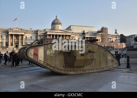 Trafalgar Square, London, UK. 15. September 2016. Hundertjahrfeier der Einführung des Tanks, Replik WW1 Tank Trafalgar sq Stockfoto