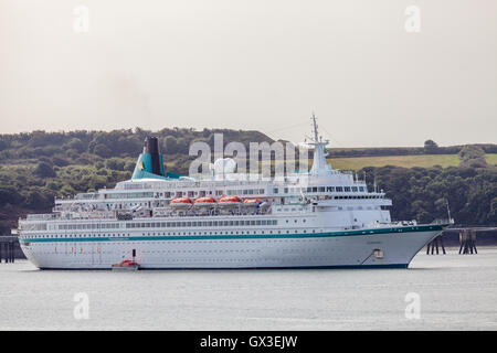 Pembrokeshire, UK. 15. Sept., 2016. MS Albatros dockt in Milford Haven, Pembrokeshire 15. September 2016. Das letzte Kreuzfahrtschiff der Saison, den Hafen Milford Haven mit ca. 830 Passagiere zu besuchen. Die Albatros überquerte die irische See von Dublin und Wil weiter die Isles of Scilly. Bildnachweis: Derek Phillips/Alamy Live-Nachrichten Stockfoto