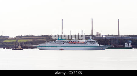 Pembrokeshire, UK. 15. Sept., 2016. MS Albatros dockt in Milford Haven, Pembrokeshire 15. September 2016. Das letzte Kreuzfahrtschiff der Saison, den Hafen Milford Haven mit ca. 830 Passagiere zu besuchen. Die Albatros überquerte die irische See von Dublin und Wil weiter die Isles of Scilly. Bildnachweis: Derek Phillips/Alamy Live-Nachrichten Stockfoto