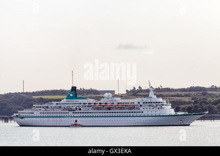 Pembrokeshire, UK. 15. Sept., 2016. MS Albatros dockt in Milford Haven, Pembrokeshire 15. September 2016. Das letzte Kreuzfahrtschiff der Saison, den Hafen Milford Haven mit ca. 830 Passagiere zu besuchen. Die Albatros überquerte die irische See von Dublin und Wil weiter die Isles of Scilly. Bildnachweis: Derek Phillips/Alamy Live-Nachrichten Stockfoto