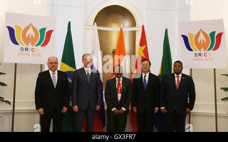 Neu-Delhi, Indien. 15. Sep, 2016. Chinesischen Staat Hofrat Yang Jiechi (2. R) besucht die 6. Tagung der BRICS hochrangige Vertreter in Sicherheitsfragen in Neu-Delhi, Indien, 15. September 2016. © Li Ming/Xinhua/Alamy Live-Nachrichten Stockfoto