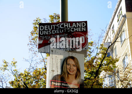 15 September 2016-Plakate-Poster und Banner mit Deutschland Politiker für Berlin Stadtwahl in Commming Tagen in Berlin/Deutschland / Foto. Francis Joseph Dean/Deanpictures. Stockfoto