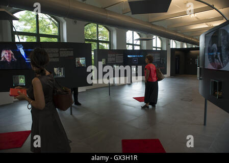 Turin, Piemont, Italien. 15. Sep, 2016. Turin, Italien - 15. September 2016: Einweihung des Buches Museum in Turin bei der Firma Aurora am 15. September 2016 in Turin, Italien © Stefano Guidi/ZUMA Draht/Alamy Live News Stockfoto