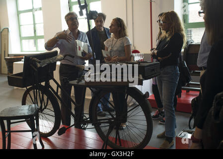 Turin, Piemont, Italien. 15. Sep, 2016. Turin, Italien - 15. September 2016: Einweihung des Buches Museum in Turin bei der Firma Aurora am 15. September 2016 in Turin, Italien © Stefano Guidi/ZUMA Draht/Alamy Live News Stockfoto