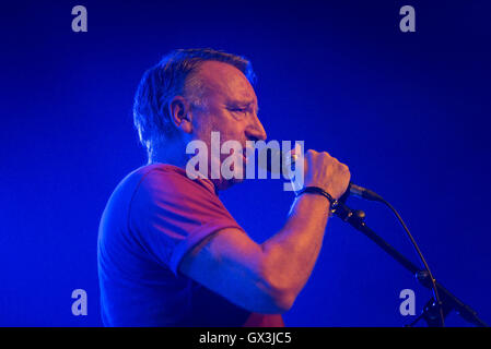 Glasgow, UK. 15. September 2016. Bassist und Sänger Peter Hook führt live auf der Bühne im Barrowland Ballroom in Glasgow, UK. Peter "schuleschwänzen" Haken war der Bassist der Englischen Post-Punk-Band Joy Division und New Order. Credit: Roberto Ricciuti/Alamy leben Nachrichten Stockfoto