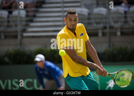 Sydney, Australien. 16. Sep, 2016. Nick Kyrgios von Australien gibt den Ball während der Davis Cup World Group Playoff in Sydney, Australien, 16. September 2016 Andrej Martin der Slowakei zurück. Nick Kyrgios gewann mit 3: 0. © Zhu Hongye/Xinhua/Alamy Live-Nachrichten Stockfoto