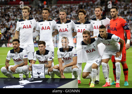 Ein Team-Gruppenfoto von Tottenham Hotspur in der Champions League Spiel im Wembley-Stadion, London. Stockfoto