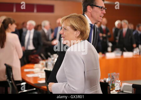 Berlin, Deutschland. 14. Sep, 2016. Bundeskanzlerin Angela Merkel trifft sich mit Vertretern der Initiative "wir gemeinsam" im Bundeskanzleramt zum Interview in Berlin, Deutschland. Bildnachweis: Simone Kuhlmey/Pacific Press/Alamy Live-Nachrichten Stockfoto