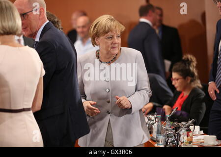 Berlin, Deutschland. 14. Sep, 2016. Bundeskanzlerin Angela Merkel trifft sich mit Vertretern der Initiative "wir gemeinsam" im Bundeskanzleramt zum Interview in Berlin, Deutschland. Bildnachweis: Simone Kuhlmey/Pacific Press/Alamy Live-Nachrichten Stockfoto