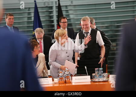 Berlin, Deutschland. 14. Sep, 2016. Bundeskanzlerin Angela Merkel trifft sich mit Vertretern der Initiative "wir gemeinsam" im Bundeskanzleramt zum Interview in Berlin, Deutschland. Bildnachweis: Simone Kuhlmey/Pacific Press/Alamy Live-Nachrichten Stockfoto