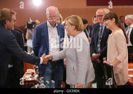 Berlin, Deutschland. 14. Sep, 2016. Bundeskanzlerin Angela Merkel trifft sich mit Vertretern der Initiative "wir gemeinsam" im Bundeskanzleramt zum Interview in Berlin, Deutschland. Bildnachweis: Simone Kuhlmey/Pacific Press/Alamy Live-Nachrichten Stockfoto