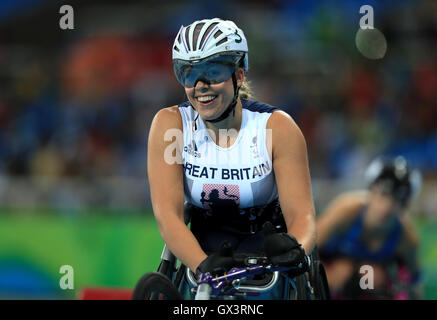 Großbritanniens Hannah Cockroft feiert Gewinn der Frauen 400 m T34 Finale während des siebten Tages der Rio Paralympischen Spiele 2016 in Rio De Janeiro, Brasilien. Stockfoto