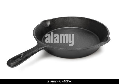 gusseiserne Pfanne auf weißem Hintergrund Stockfoto