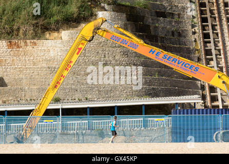 Nach dem Erdrutsch am East Cliff in Bournemouth im April 2016, macht Reparaturarbeiten stabil, wenn ein wenig langsam Fortschritte. Stockfoto