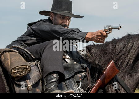 Erscheinungsdatum: 23. September 2016 Titel: The Magnificent 7 STUDIO: MGM-Regisseur: Antoine Fuqua PLOT: sieben Pistole Männer in den alten Westen allmählich zusammenkommen, um ein armes Dorf gegen brutale Diebe Darsteller helfen: Denzel Washington als Chisolm (Credit Bild: C MGM/Entertainment Bilder /) Stockfoto