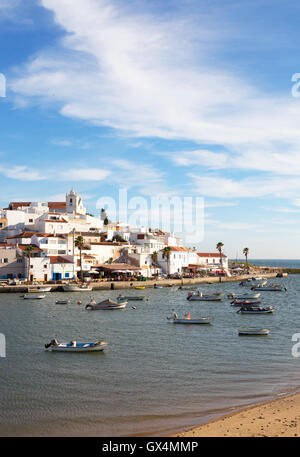 Hafen und Fischerei Dorf Ferragudo, Algarve, Portugal, Europa Stockfoto