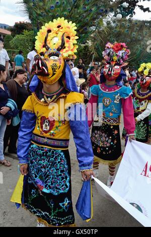 Teufel - Prozession - Fiestas De La Virgen del Carmen in HUANCABAMBA... Abteilung von Piura. Peru Stockfoto