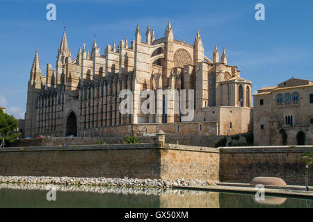 Blick auf die gotische römisch-katholische Kathedrale in Palma De Mallorca, Palma, Spanien, Europa Stockfoto