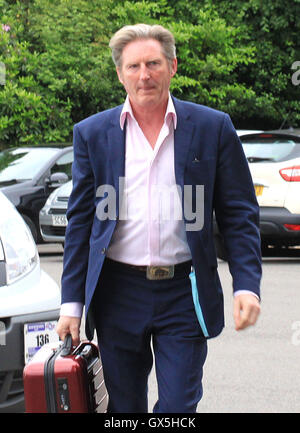 Britischer Schauspieler Martin Compston heiratet Schauspielerin Tianna Chanel Flynn Marr Hall Bishopton mit: Adrian Dunbar wo: Bishopton, Vereinigtes Königreich: 19. Juni 2016 Stockfoto