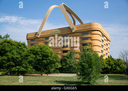 Ein Logo-Zeichen außerhalb der ehemaligen Korb geformt Longaberger Firmensitz in Newark, Ohio am 24. Juli 2016. Stockfoto