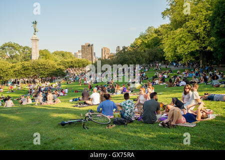 MONTREAL, QC/CANADA 4. September 2016 - Montreal Tamtams im Mount Royal Park. Stockfoto