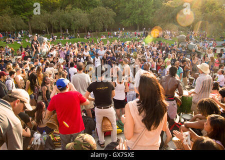 MONTREAL, QC/CANADA 4. September 2016 - Montreal Tamtams im Mount Royal Park. Stockfoto