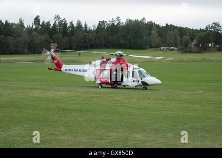 Ein Hubschrauber-Pilot auf dem Weg in die Szene Stockfoto